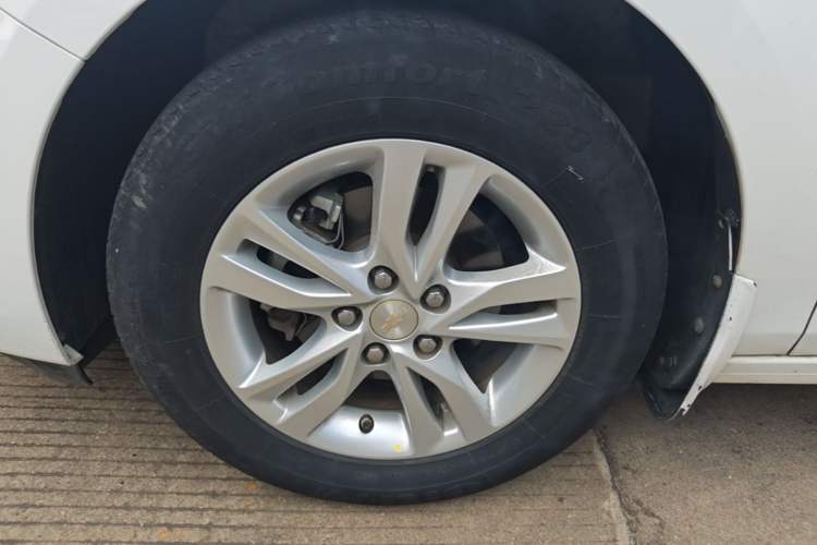 Used Chevrolet Cavalier 2019 320 Automatic Xinyue Edition Left Front Wheel Hub