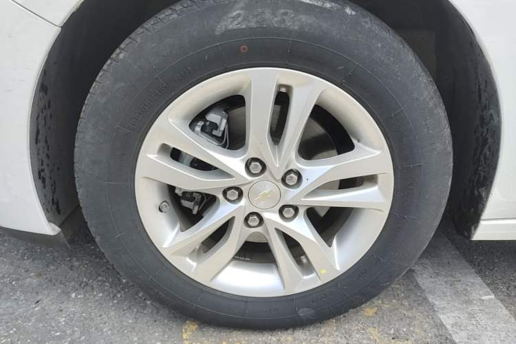 Used Chevrolet Cavalier 2019 320 Automatic Xinyue Edition Left Front Wheel Hub