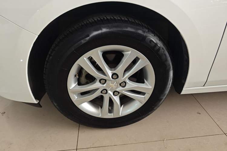 Used Chevrolet Cavalier 2019 320 Automatic Xinyue Edition Left Front Wheel Hub