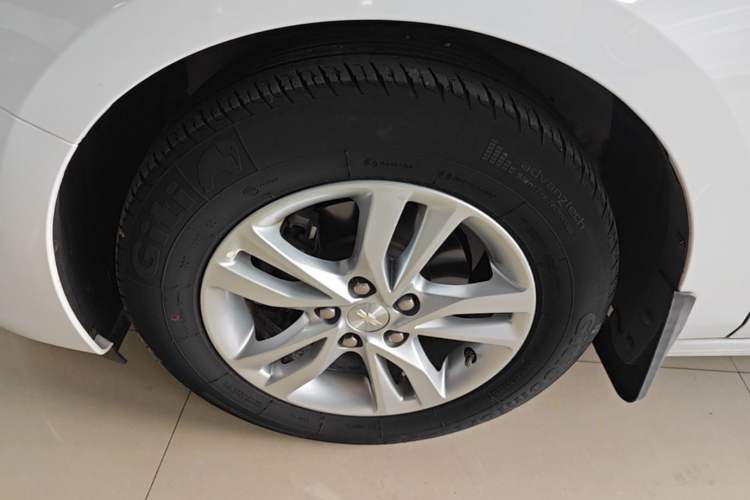 Used Chevrolet Cavalier 2019 320 Manual Xinyue Edition Left Front Wheel Hub
