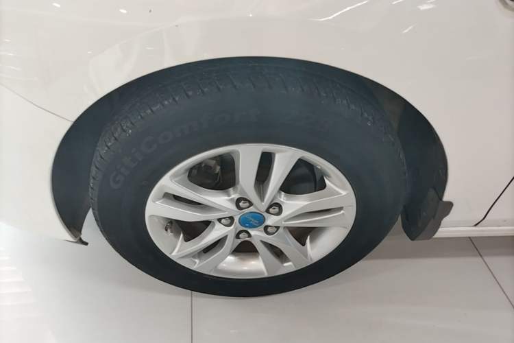 Used Chevrolet Cavalier 2019 320 Automatic Xinyue Edition Left Front Wheel Hub
