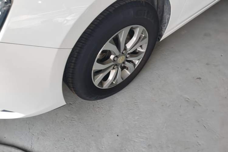 Used Chevrolet Cavalier 2019 320 Automatic Enjoyment with Sunroof Left Front Wheel Hub