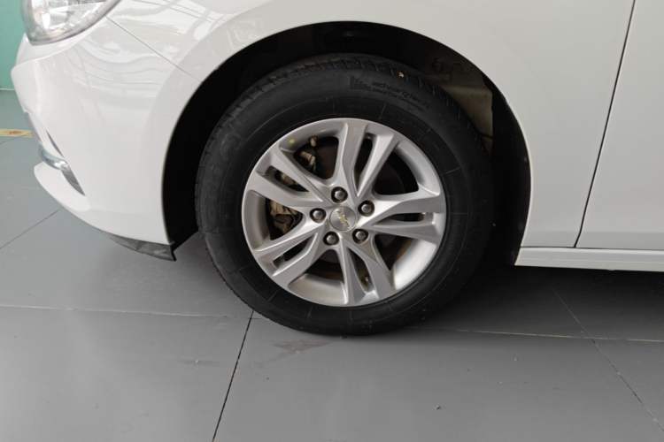 Used Chevrolet Cavalier 2019 320 Automatic Xinyue Edition Left Front Wheel Hub