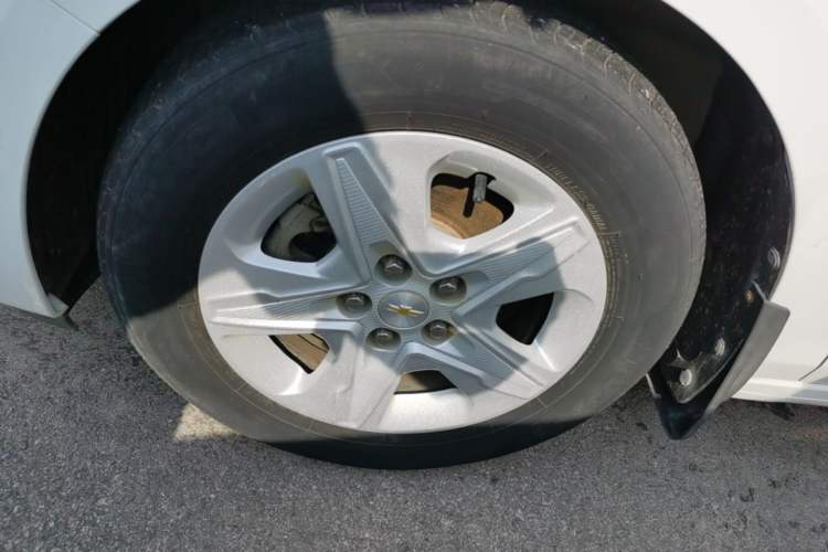 Used Chevrolet Cavalier 2019 320 Automatic Enjoyment with Sunroof Left Front Wheel Hub