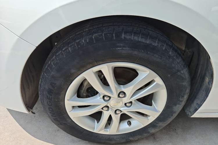 Used Chevrolet Cavalier 2019 320 Manual Xinyue Edition Left Front Wheel Hub