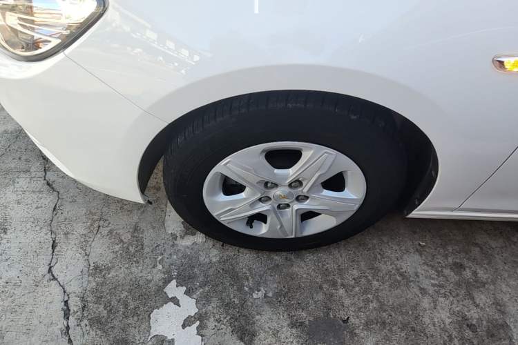 Used Chevrolet Cavalier 2019 320 Automatic Enjoyment with Sunroof Left Front Wheel Hub