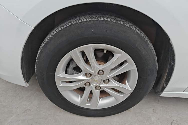 Used Chevrolet Cavalier 2019 320 Automatic Xinyue Edition Left Front Wheel Hub