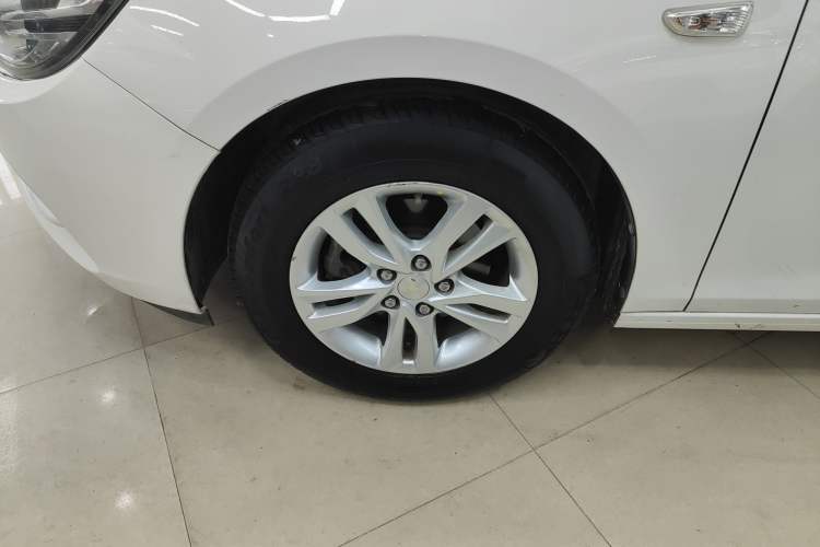 Used Chevrolet Cavalier 2019 320 Automatic Xinyue Edition Left Front Wheel Hub