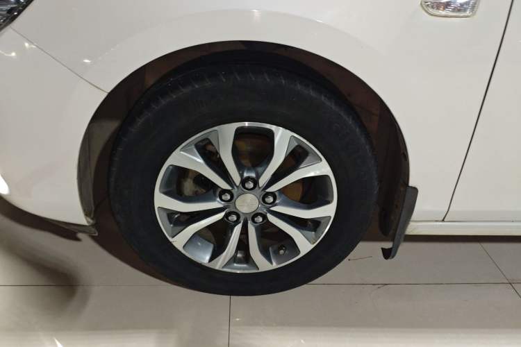 Used Chevrolet Cavalier 2019 320 Automatic Enjoyment with Sunroof Left Front Wheel Hub
