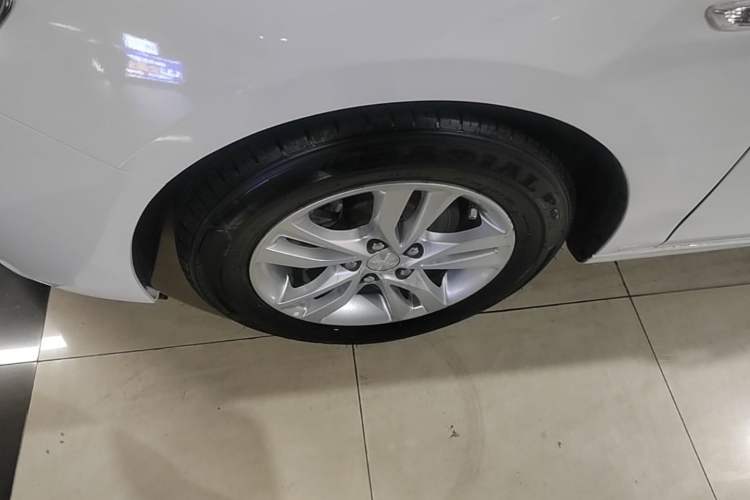 Used Chevrolet Cavalier 2019 320 Automatic Xinyue Edition Left Front Wheel Hub