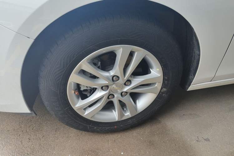 Used Chevrolet Cavalier 2019 320 Automatic Xinyue Edition Left Front Wheel Hub