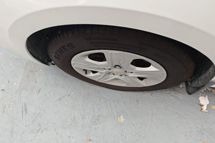 Used Chevrolet Cavalier 2019 320 Automatic Enjoyment with Sunroof Left Front Wheel Hub