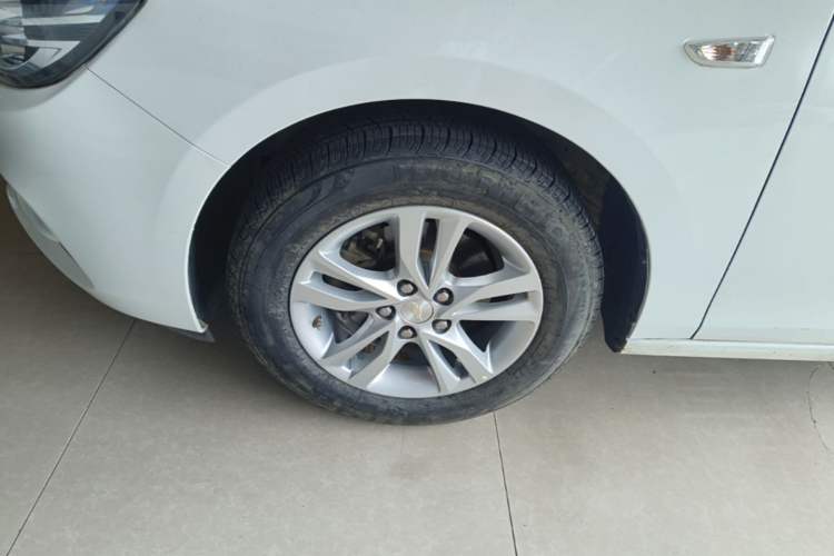 Used Chevrolet Cavalier 2019 320 Automatic Xinyue Edition Left Front Wheel Hub