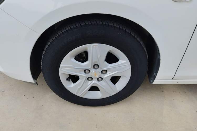 Used Chevrolet Cavalier 2019 320 Automatic Enjoyment with Sunroof Left Front Wheel Hub