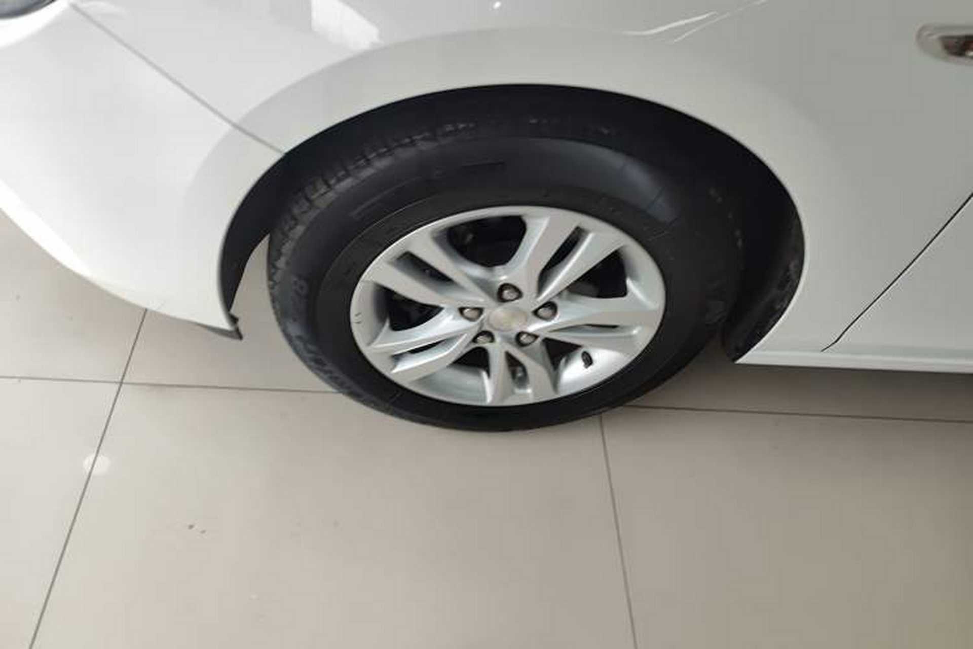 Used Chevrolet Cavalier 2019 320 Automatic Xinyue Edition Left Front Wheel Hub