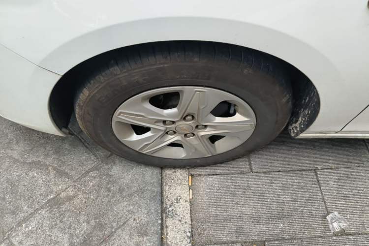 Used Chevrolet Cavalier 2019 320 Automatic Enjoyment with Sunroof Left Front Wheel Hub