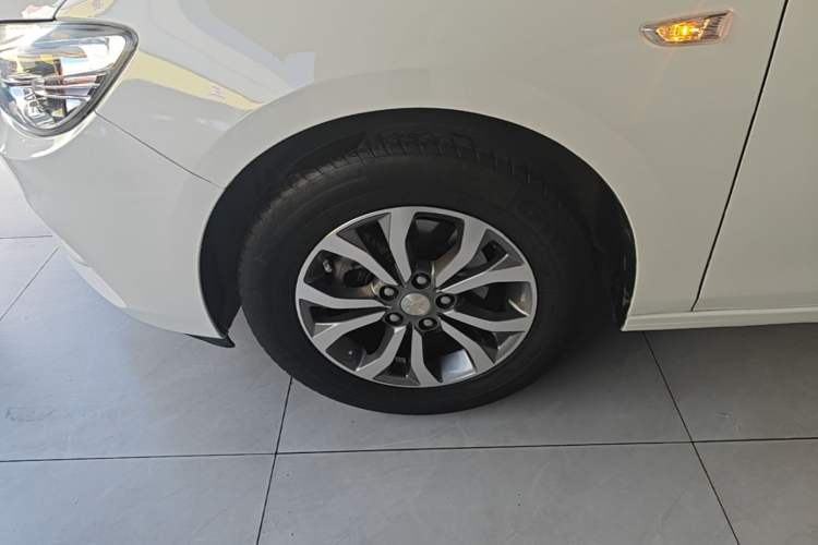Used Chevrolet Cavalier 2019 320 Automatic Enjoyment with Sunroof Left Front Wheel Hub