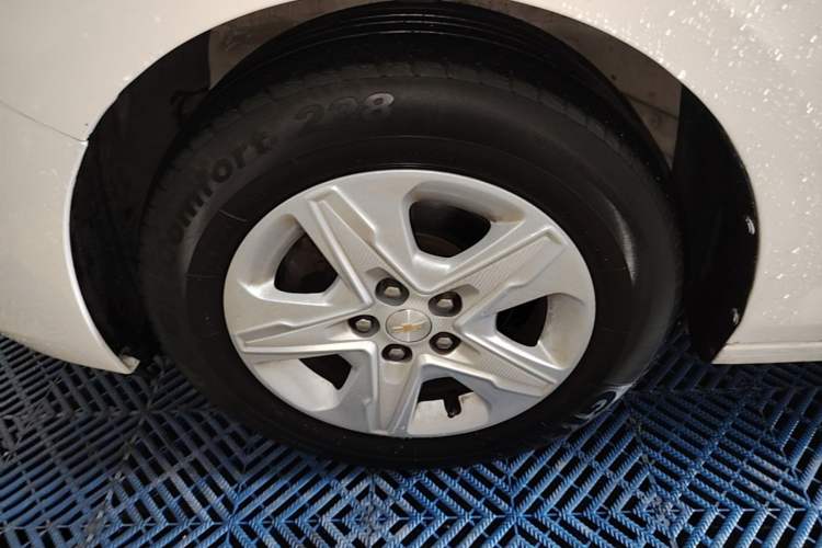 Used Chevrolet Cavalier 2019 320 Automatic Enjoyment with Sunroof Left Front Wheel Hub