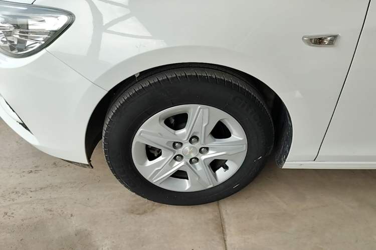 Used Chevrolet Cavalier 2019 320 Automatic Enjoyment with Sunroof Left Front Wheel Hub