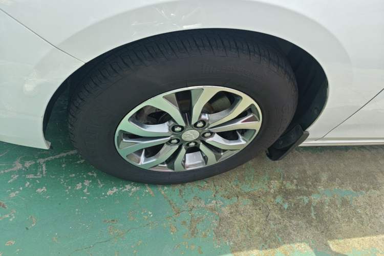 Used Chevrolet Cavalier 2019 320 Automatic Enjoyment with Sunroof Left Front Wheel Hub