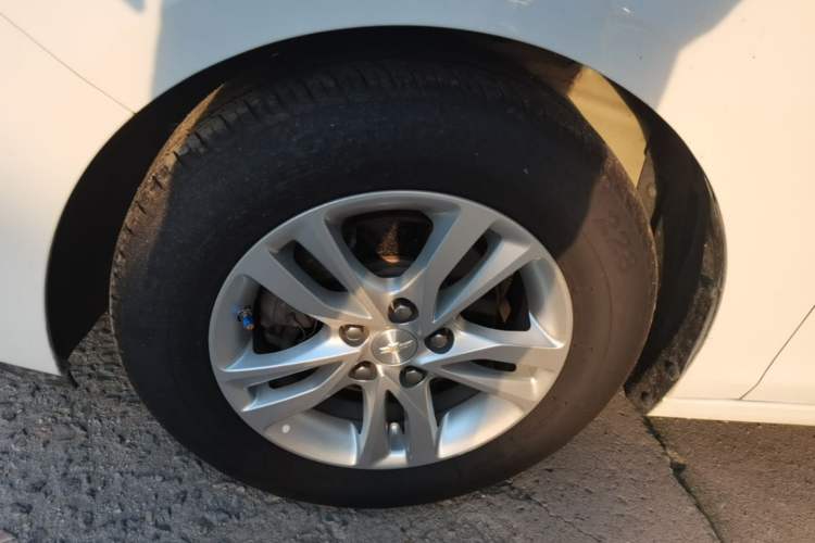 Used Chevrolet Cavalier 2019 320 Manual Xinyue Edition Left Front Wheel Hub