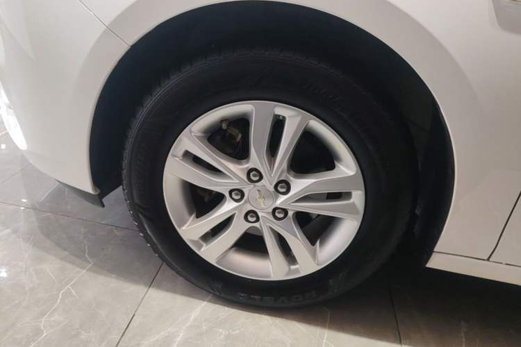 Used Chevrolet Cavalier 2019 320 Automatic Xinyue Edition Left Front Wheel Hub