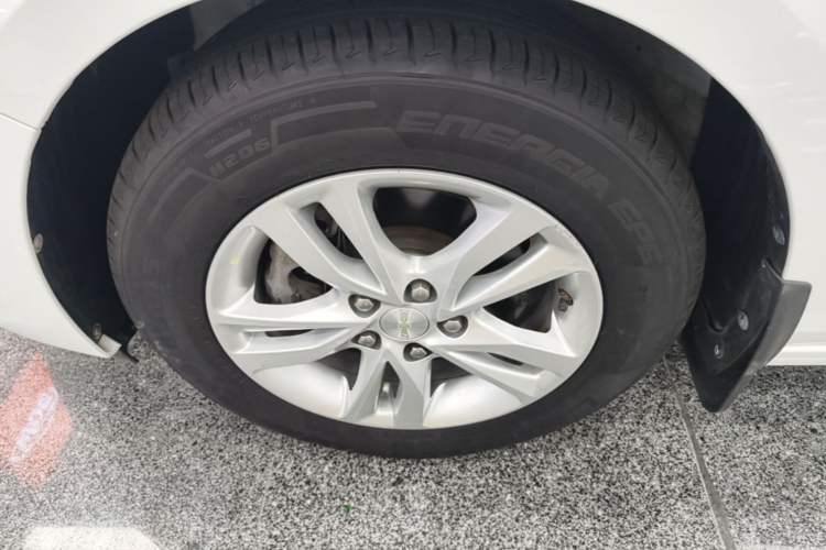 Used Chevrolet Cavalier 2019 320 Automatic Xinyue Edition Left Front Wheel Hub