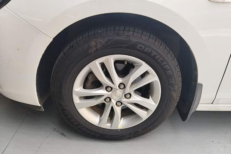 Used Chevrolet Cavalier 2019 320 Automatic Xinyue Edition Left Front Wheel Hub