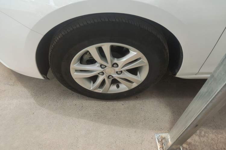 Used Chevrolet Cavalier 2019 320 Automatic Xinyue Edition Left Front Wheel Hub
