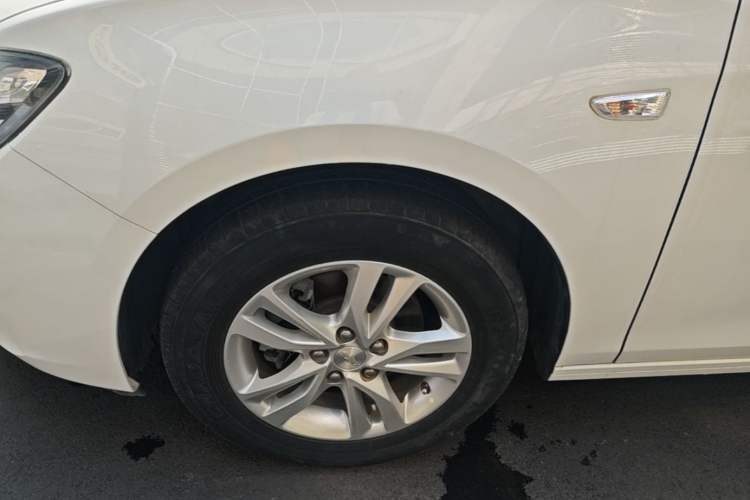 Used Chevrolet Cavalier 2019 320 Automatic Xinyue Edition Left Front Wheel Hub