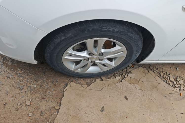 Used Chevrolet Cavalier 2019 320 Manual Xinyue Edition Left Front Wheel Hub