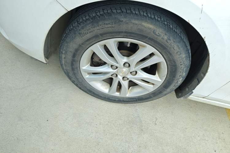 Used Chevrolet Cavalier 2019 320 Manual Xinyue Edition Left Front Wheel Hub
