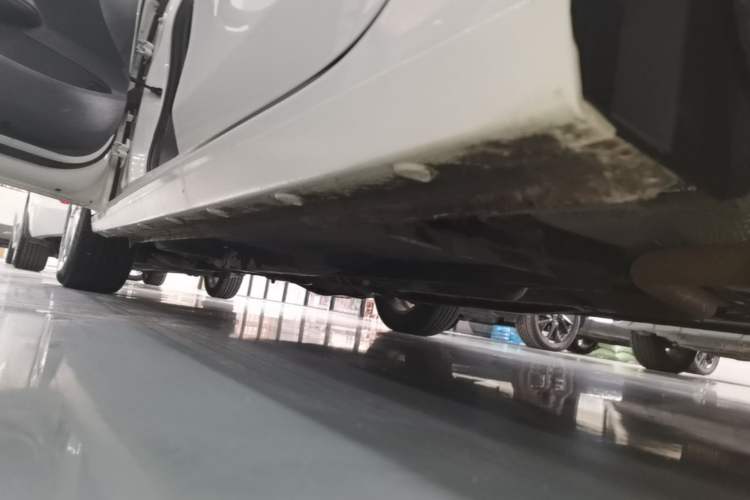 Used Chevrolet Cavalier 2019 320 Automatic Enjoyment with Sunroof Left Side Sill