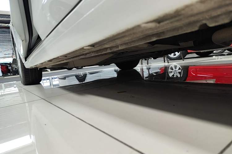 Used Chevrolet Cavalier 2019 320 Automatic Enjoyment with Sunroof Left Side Sill
