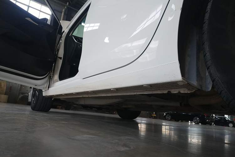 Used Chevrolet Cavalier 2019 320 Automatic Enjoyment with Sunroof Left Side Sill