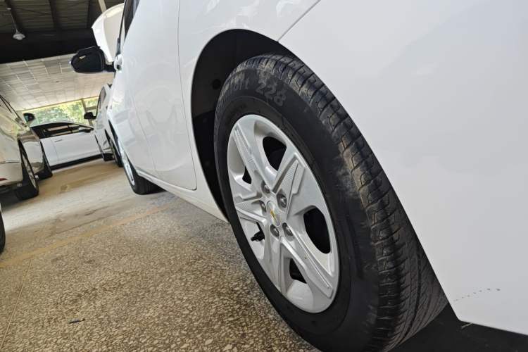 Used Chevrolet Cavalier 2019 320 Automatic Enjoyment with Sunroof Left Side Sill