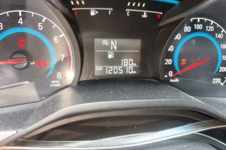 Used Chevrolet Cavalier 2019 320 Automatic Enjoyment with Sunroof Odometer Close Up