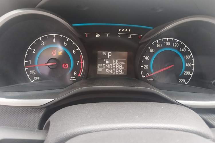 Used Chevrolet Cavalier 2019 320 Automatic Enjoyment with Sunroof Odometer Close Up