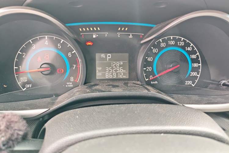 Used Chevrolet Cavalier 2019 320 Automatic Enjoyment with Sunroof Odometer Close Up
