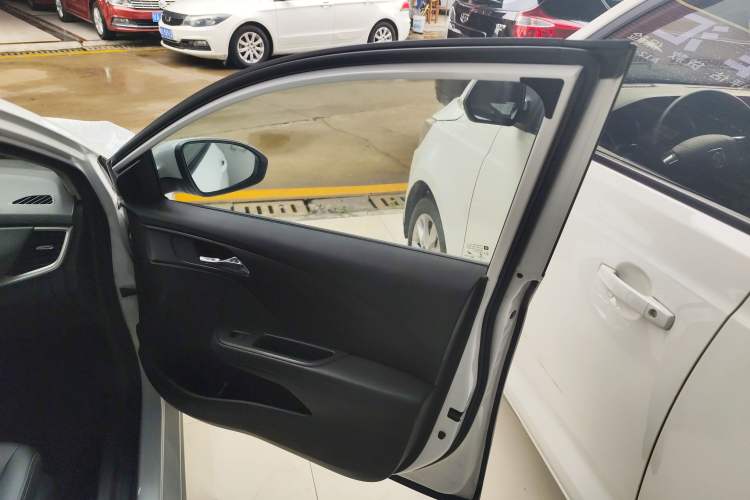 Used Chevrolet Cavalier 2019 320 Automatic Xinyue Edition Right Front Door Interior