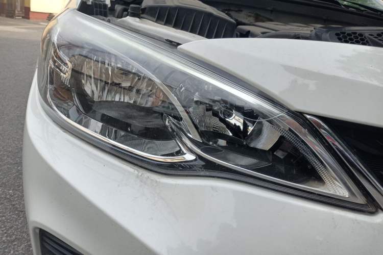Used Chevrolet Cavalier 2019 320 Automatic Enjoyment with Sunroof Right Front Headlight