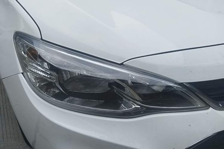 Used Chevrolet Cavalier 2019 320 Automatic Enjoyment with Sunroof Right Front Headlight