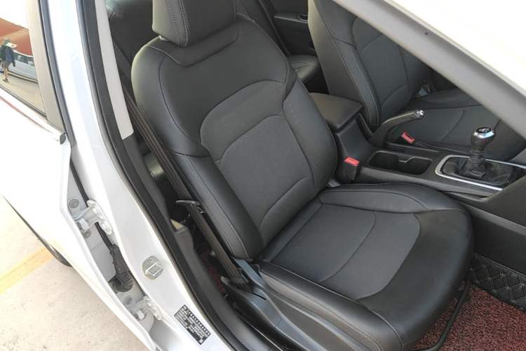 Used Chevrolet Cavalier 2019 320 Manual Xinyue Edition Right Front Seat