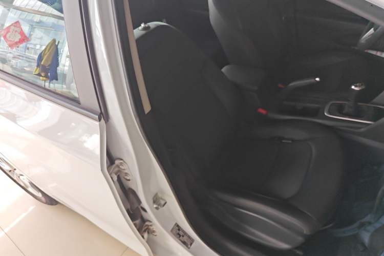 Used Chevrolet Cavalier 2019 320 Manual Xinyue Edition Right Front Seat