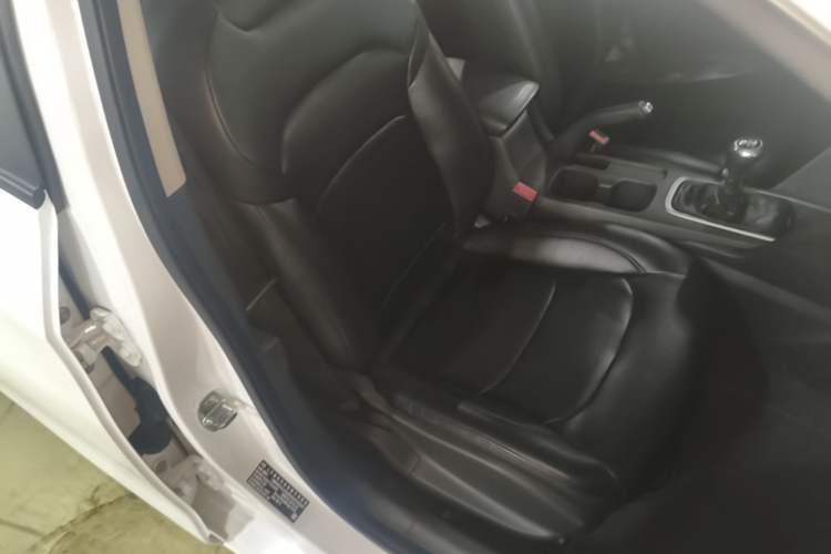 Used Chevrolet Cavalier 2019 320 Manual Xinyue Edition Right Front Seat