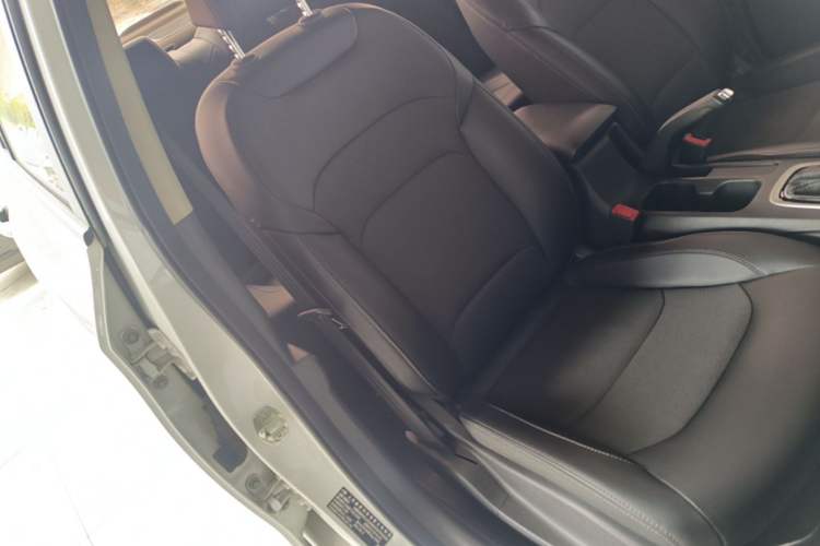 Used Chevrolet Cavalier 2019 320 Automatic Xinyue Edition Right Front Seat