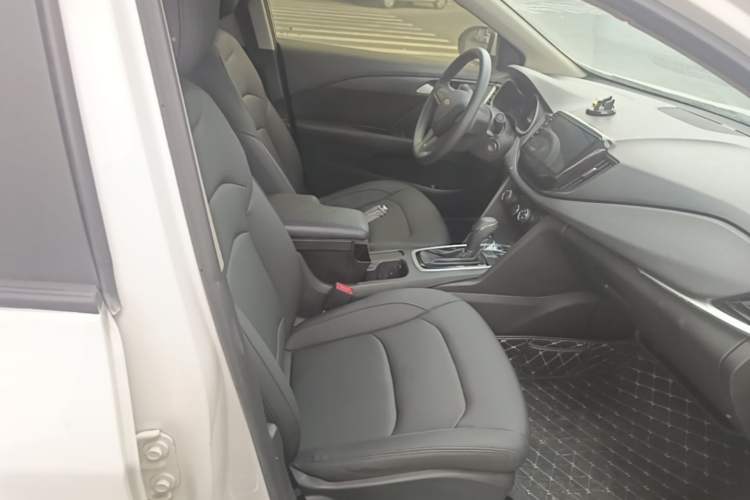 Used Chevrolet Cavalier 2019 320 Automatic Enjoyment with Sunroof Right Front Seat