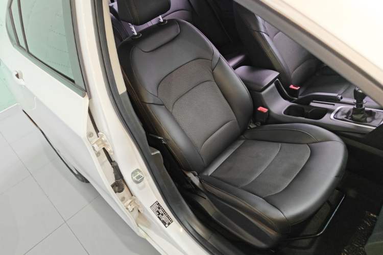 Used Chevrolet Cavalier 2019 320 Manual Xinyue Edition Right Front Seat