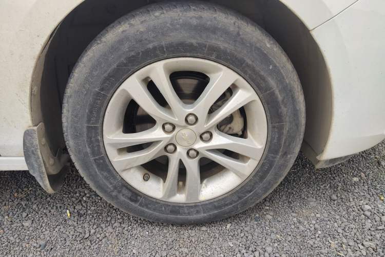 Used Chevrolet Cavalier 2019 320 Manual Xinyue Edition Right Front Wheel Hub