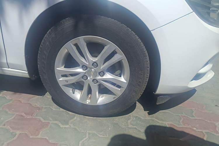 Used Chevrolet Cavalier 2019 320 Automatic Xinyue Edition Right Front Wheel Hub